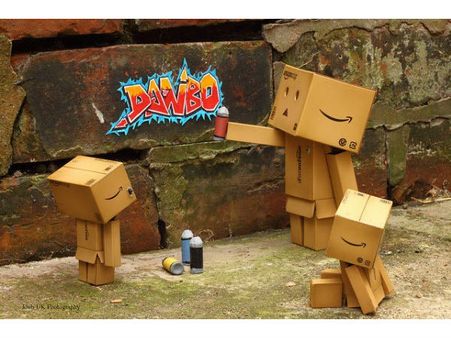 જાપાની આર્ટિસ્ટની કમાલ બોક્સમાંથી બનાવ્યો રોબોટ