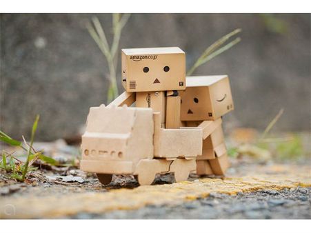 જાપાની આર્ટિસ્ટની કમાલ બોક્સમાંથી બનાવ્યો રોબોટ