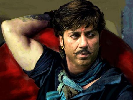 સો કરોડનો ધંધો બની ગઈ છે ફિલ્મો : ભૈયાજી સુપરહિટ