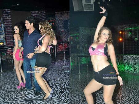 અમીષા પટેલનો દેસી મૅજિક લુક અમીષા પટેલનો દેસી મૅજિક લુક