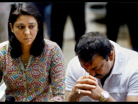 લાગણીશીલ પ્રિયા-સંજય