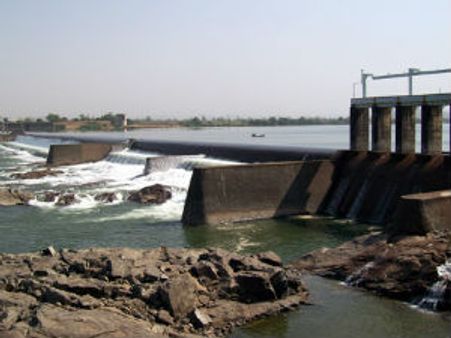 કાકરાપારમાં પીવાનું પાણી પહોંચાડવા યુદ્ધના ધોરણે કામગીરી