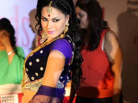 રૅમ્પ ઉપર વીણાનું વૉકિંગ