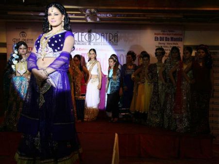 Pics : ‘એહ દિલ દા મામલા હૈ’ માટે વીણાનું રૅમ્પ વૉકિંગ