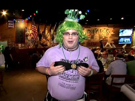 અહીં ભોજન સાથે મળે છે ગાળો!