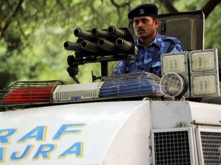 દિલ્હીમાં જનજુવાળ, વિવિધ વિસ્તારોમાં વિરોધ પ્રદર્શન કરતા લોકો 