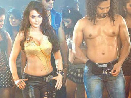 અમીષા પટેલનો વધુ એક નવો લુક