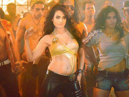 અમીષા પટેલનો વધુ એક નવો લુક