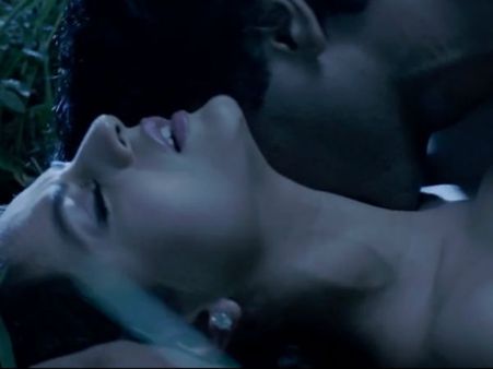 અમીષા પટેલનો વધુ એક નવો લુક