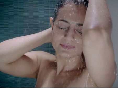 અમીષા પટેલનો વધુ એક નવો લુક