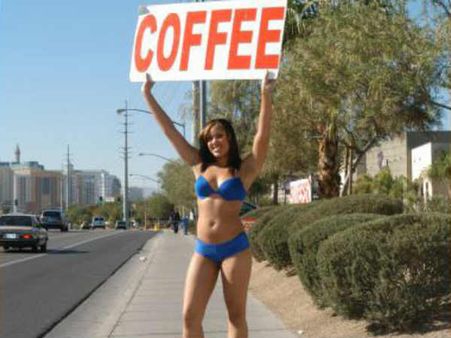 એવું રેસ્ટોરાં જ્યાં વેઇટરના સ્થાને બિકની બેબ્સ