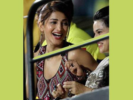 અભિનેતા કમલ હસનની પુત્રી શ્રુતિ હસન અભિનેતા કમલ હસનની પુત્રી શ્રુતિ હસન