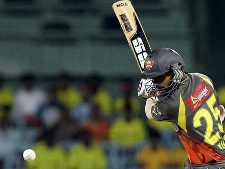 સનરાઇઝર્સ પર ભારે પડ્યો માત્ર કપ્તાન ધોની સનરાઇઝર્સ પર ભારે પડ્યો માત્ર કપ્તાન ધોની