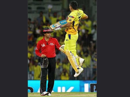 સનરાઇઝર્સ પર ભારે પડ્યો માત્ર કપ્તાન ધોની સનરાઇઝર્સ પર ભારે પડ્યો માત્ર કપ્તાન ધોની