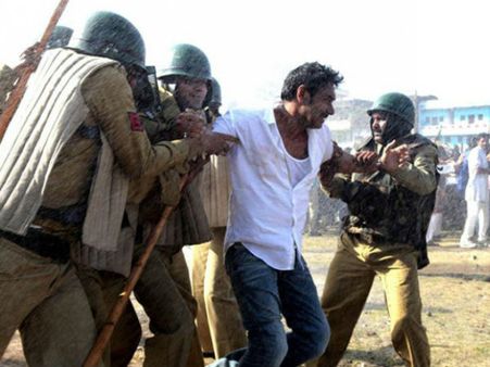 સત્યાગ્રહ ફિલ્મની તસવીરી ઝલક