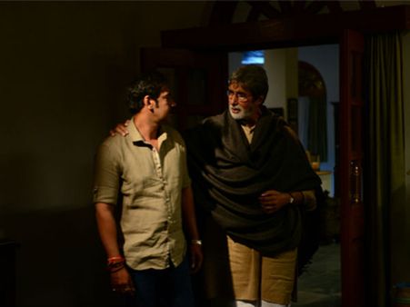 સત્યાગ્રહ ફિલ્મની તસવીરી ઝલક