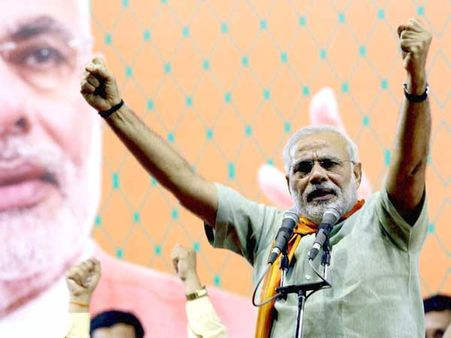 કર્ણાટકની પ્રજાએ એવું તો શું કર્યું કે મોદીએ ઉભા થઇ જવું પડ્યું!