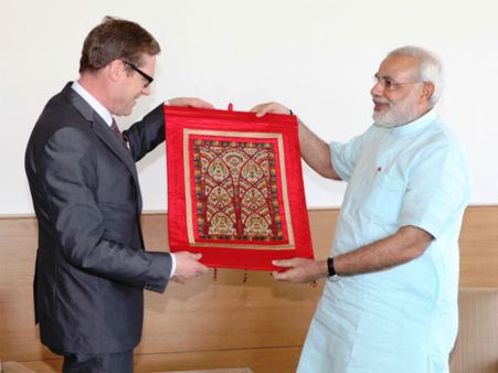 સ્વિત્ઝરલેન્ડ, કેનેડાના દૂતોએ મોદી સાથે કરી મુલાકાત