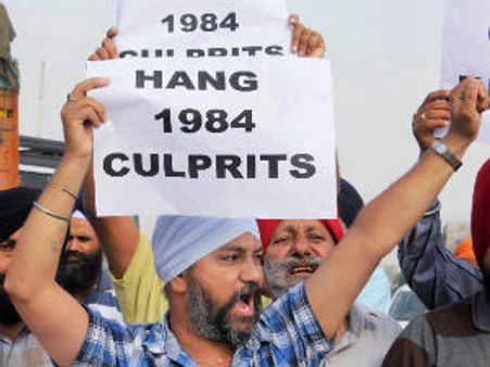 સજ્જન કુમાર સામે સિખોનું વિરોધ પ્રદર્શન, બે મેટ્રો સ્ટેશન્સ બંધ