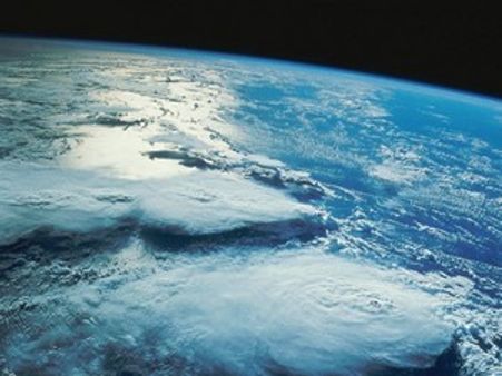 આઇએસએસના સૌર પેનલમાં મળ્યા 'ગોળ છિદ્ર'