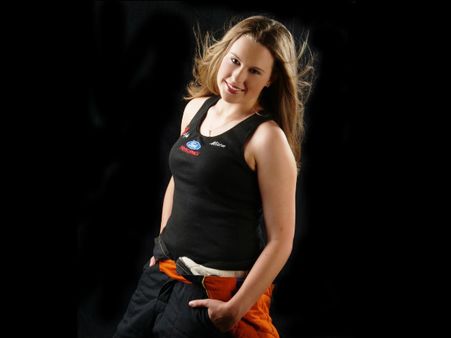 વિશ્વની આ હોટ કાર રેસર લગાવી દે છે ટ્રેક પર આગ