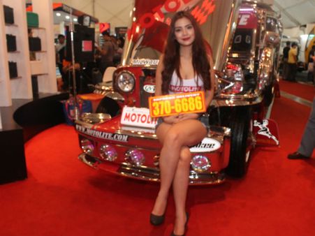 મનિલા ઇન્ટરનેશનલ ઓટો શોની હોટ બેબ્સ