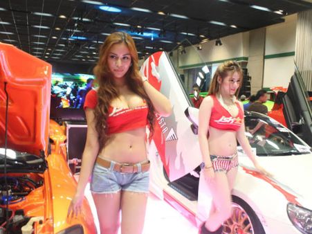 મનિલા ઇન્ટરનેશનલ ઓટો શોની હોટ બેબ્સ