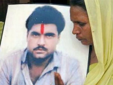 સરબજીત પર હુમલાના મુદ્દે 3 જેલ અધિકારી સસ્પેંડ