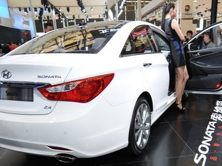 ચમકી ઉઠ્યું શાંઘાઇ હોટ ગર્લ્સ અને ફાયરબ્રાન્ડ કાર્સથી