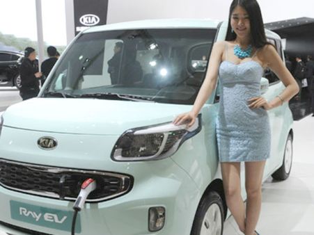 ચમકી ઉઠ્યું શાંઘાઇ હોટ ગર્લ્સ અને ફાયરબ્રાન્ડ કાર્સથી