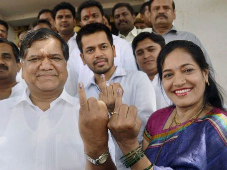 કર્ણાટકમાં મતદાન શરૂ, 1 વાગ્યા સુધીમાં 39 ટકા મતદાન