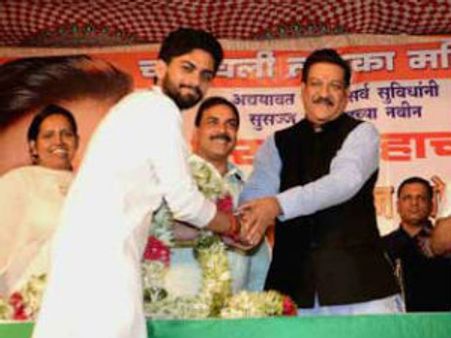 કોંગી નેતાને મોંઘો પડ્યો ન્યૂડ ડાન્સ, પાર્ટીમાંથી કરાયા બરતરફ