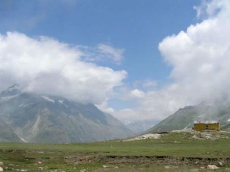 રોમેન્સ કરવા માટેનું પરફેક્ટ રોમેન્ટિક સ્થળ મનાલી 