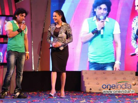 ગૌરવવંતા ઍવૉર્ડ્સ સમારંભમાં ધમાકેદાર રજુઆત ગૌરવવંતા ઍવૉર્ડ્સ સમારંભમાં ધમાકેદાર રજુઆત