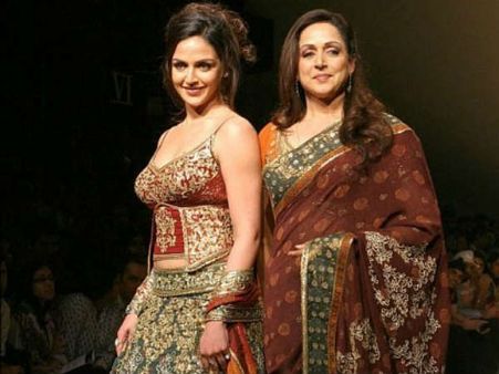 જુઓ સ્ટાર્સ લવિંગ મૉમ સાથે જુઓ સ્ટાર્સ લવિંગ મૉમ સાથે