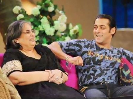 જુઓ સ્ટાર્સ લવિંગ મૉમ સાથે જુઓ સ્ટાર્સ લવિંગ મૉમ સાથે