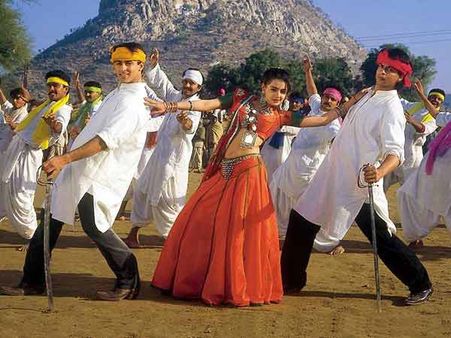 દાણચોર પતિ સાથે ક્યાં રહે છે મમતા કુલકર્ણી?