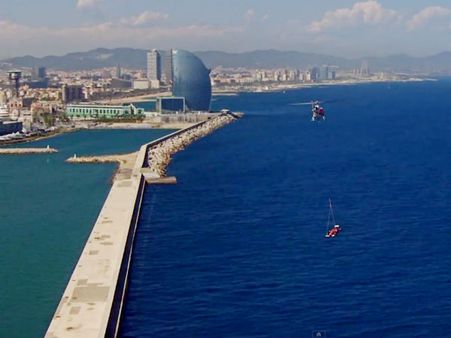 રેસ ટ્રેક પહેલા આકાશમાં ગરજી ફેરારી