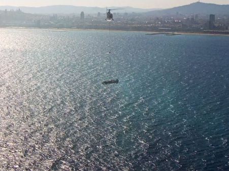 રેસ ટ્રેક પહેલા આકાશમાં ગરજી ફેરારી