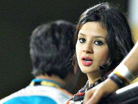 આઇપીએલના ખેલાડીઓની હોટ વાઇફ અને ગર્લફ્રેન્ડ્સ