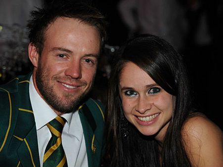 આઇપીએલના ખેલાડીઓની હોટ વાઇફ અને ગર્લફ્રેન્ડ્સ