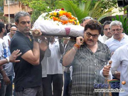 જગદીશ માલીને કાંધ આપતું બૉલીવુડ