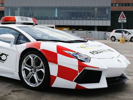 સાડા ત્રણ કરોડની કાર, બની ગઇ ટેક્સી