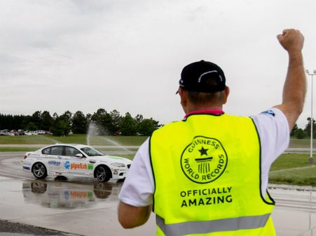 BMWની આ કારે લગાવી વિશ્વની સૌથી લાંબી ડ્રિફ્ટ BMWની આ કારે લગાવી વિશ્વની સૌથી લાંબી ડ્રિફ્ટ