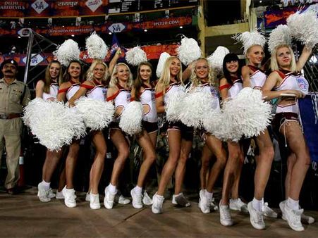 આઇપીએલમાં ચમક વિખેરતી ચીયરગર્લ્સ