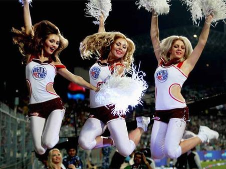 આઇપીએલમાં ચમક વિખેરતી ચીયરગર્લ્સ