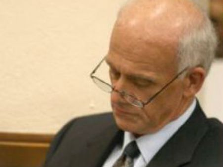 ગર્ભમાંથી બાળકને કાઢી ડોકી મરોડી હત્યા કરતો ડોક્ટર