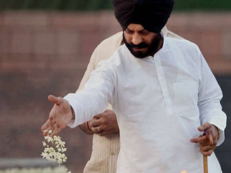 રાજીવ ગાંધીની પૂણ્યતિથિ પર નેતાઓએ આપી શ્રદ્ધાંજલિ રાજીવ ગાંધીની પૂણ્યતિથિ પર નેતાઓએ આપી શ્રદ્ધાંજલિ