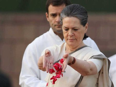 રાજીવ ગાંધીની પૂણ્યતિથિ પર નેતાઓએ આપી શ્રદ્ધાંજલિ રાજીવ ગાંધીની પૂણ્યતિથિ પર નેતાઓએ આપી શ્રદ્ધાંજલિ