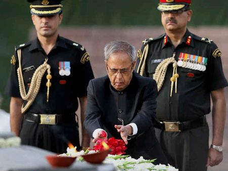 રાજીવ ગાંધીની પૂણ્યતિથિ પર નેતાઓએ આપી શ્રદ્ધાંજલિ રાજીવ ગાંધીની પૂણ્યતિથિ પર નેતાઓએ આપી શ્રદ્ધાંજલિ